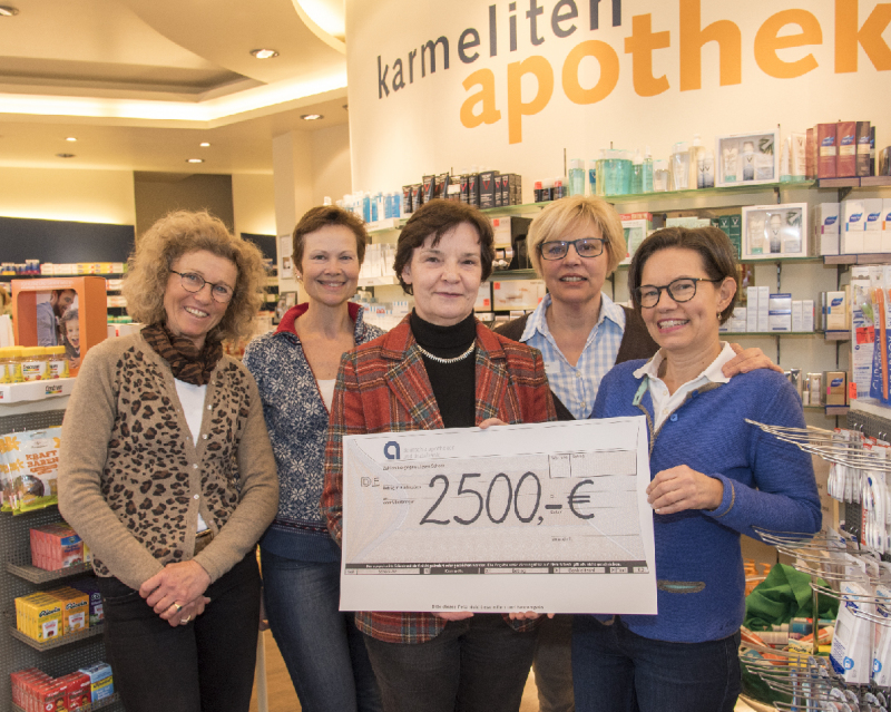 Karmeliten-Apotheke übergibt Spendenerlöse an die Missio Kinderklinik
