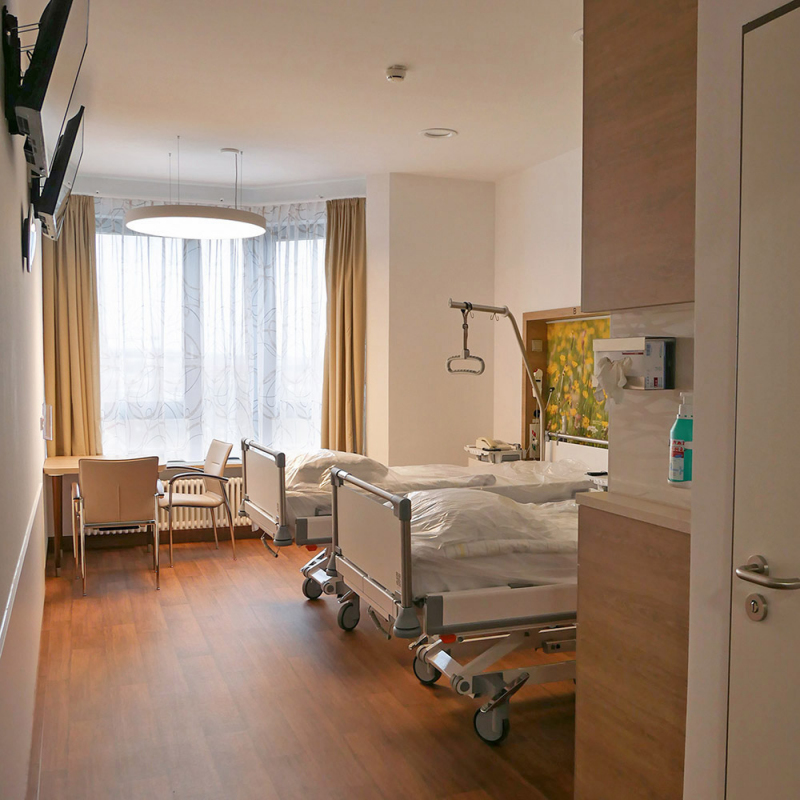 Moderne, helle Patientenzimmer