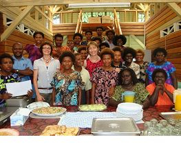 Zwei Gynäkologinnen des Missio im Kampf gegen Gebärmutterhalskrebs in Papua Neuguinea