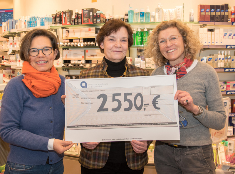Karmeliten-Apotheke spendet an die Station Tanzbär der Missio Kinderklinik