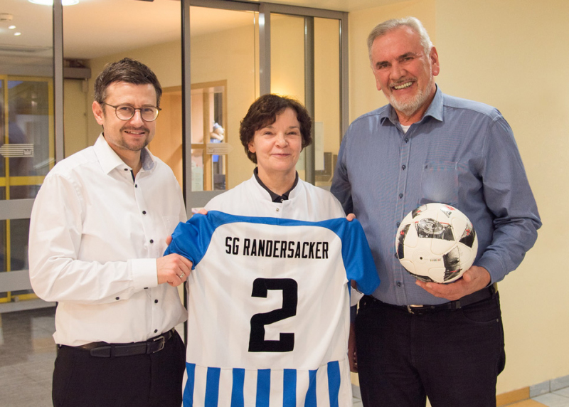 Ein Trikot von Mats Hummels für Station Tanzbär der Missio Kinderklinik