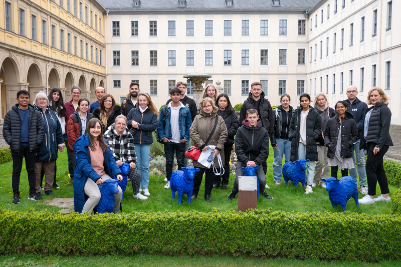 24 neue Auszubildende in der Pflege am KWM