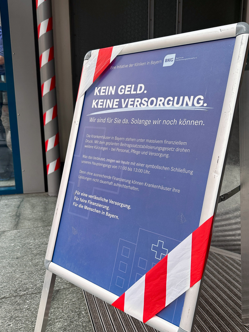 Kliniken protestieren - symbolische Sperrung der KWM-Haupteingänge
