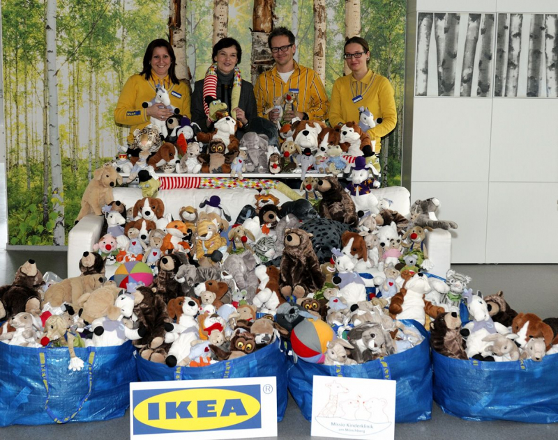 Kuscheltiere für kleine Patienten - IKEA spendet für Missio Kinderklinik.