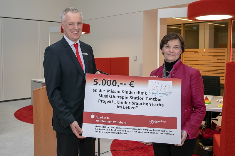 Sparkasse Mainfranken Würzburg spendet für Missio Kinderklinik
