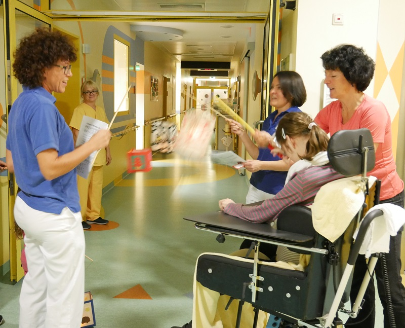 Besinnlicher Laternen-Zug in der Missio Kinderklinik