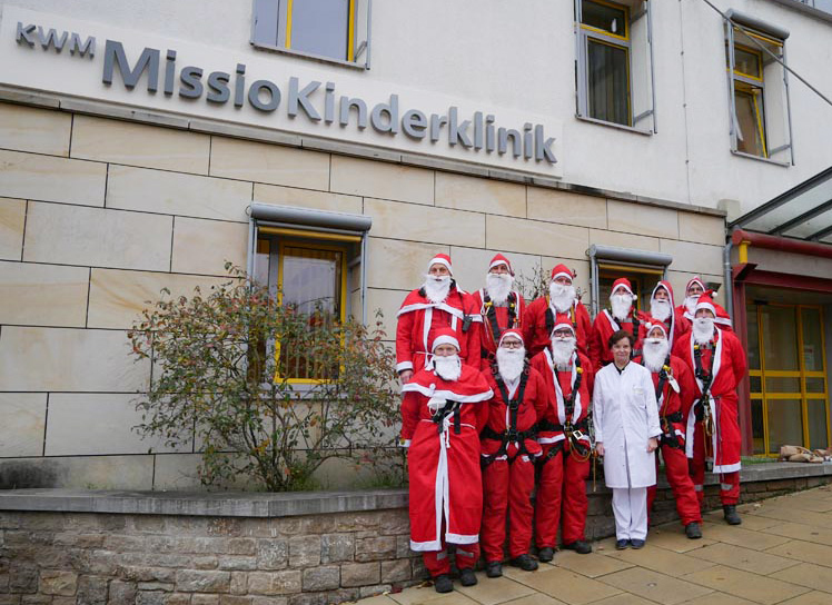 Der Nikolaus kam aus luftiger Höhe